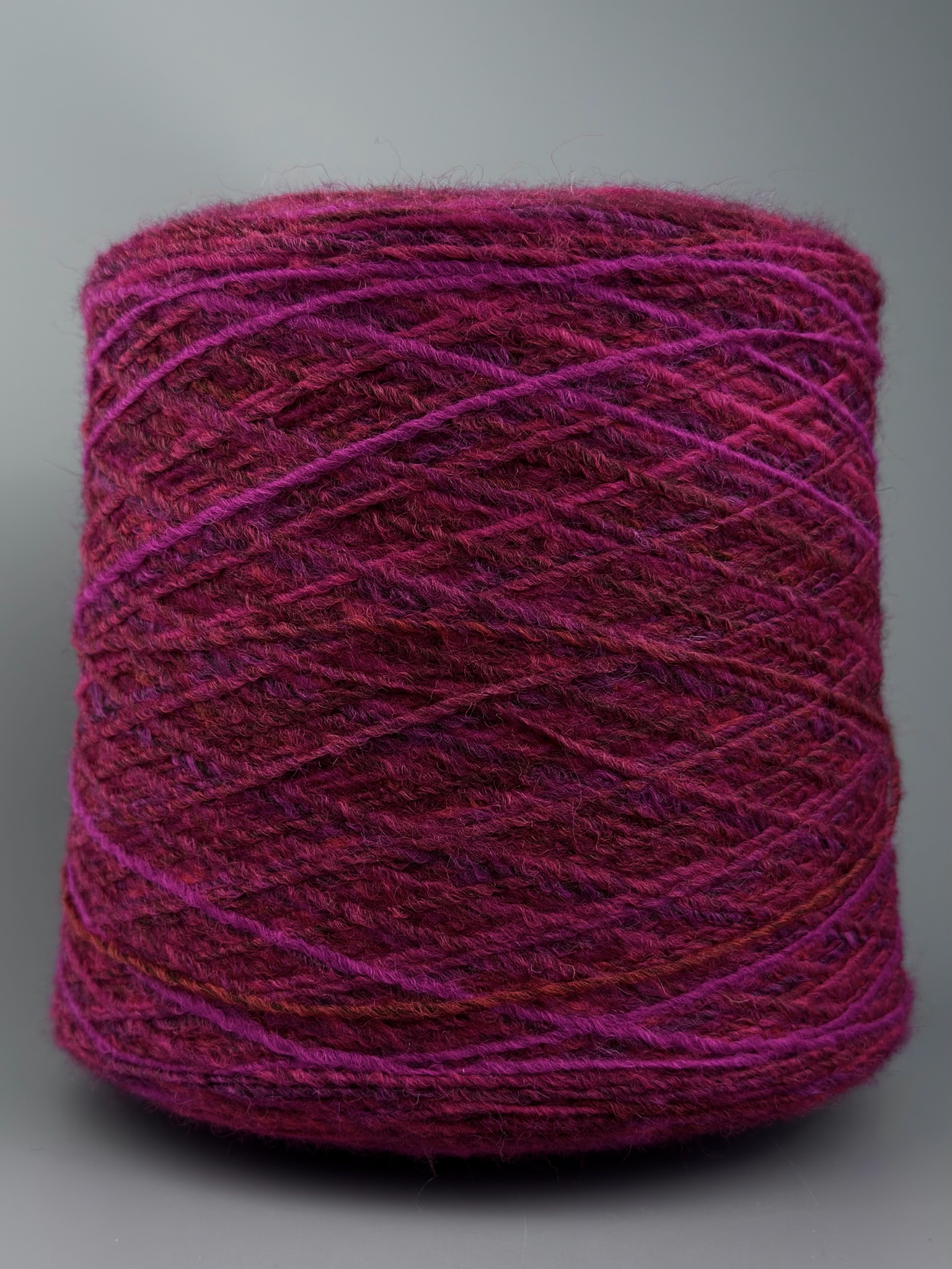 Di.Vè Art. Moira Nm 3.5 – Garn aus Schurwolle und Acryl col. Fuchsia–Cyclamen–Bordeaux–Pflaume, Farbverlauf foto 2